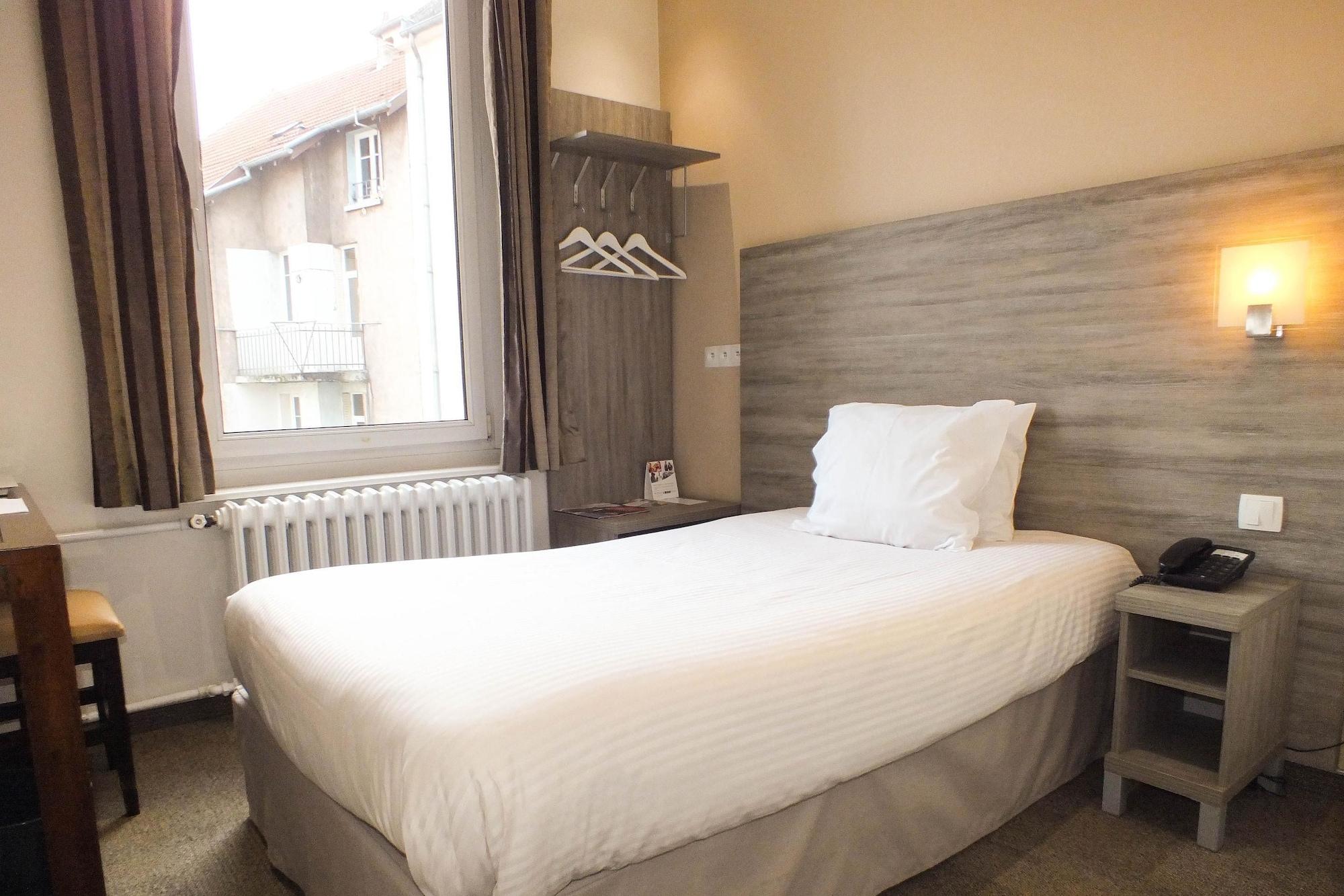 Comfort Hotel Cecil Metz Gare Bagian luar foto