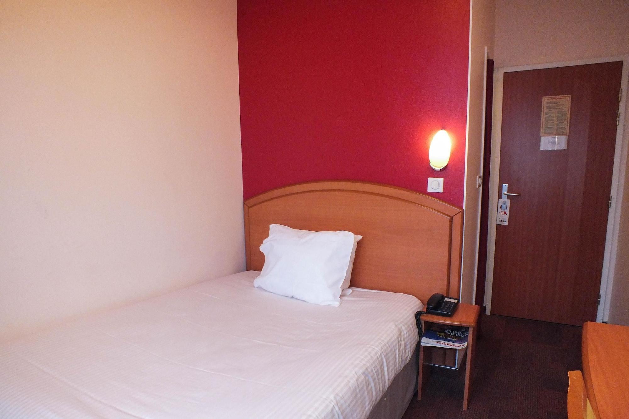 Comfort Hotel Cecil Metz Gare Bagian luar foto