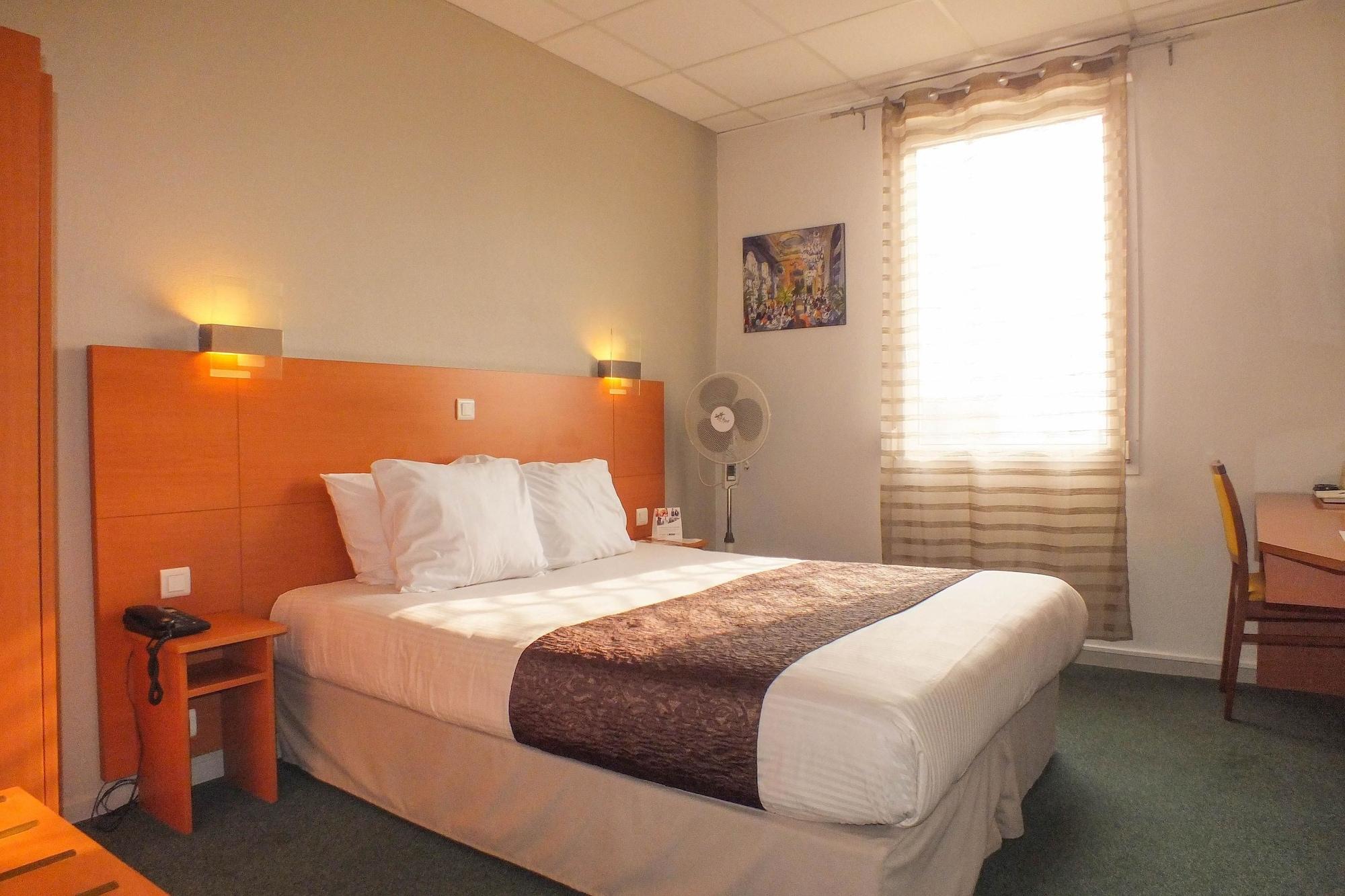 Comfort Hotel Cecil Metz Gare Bagian luar foto