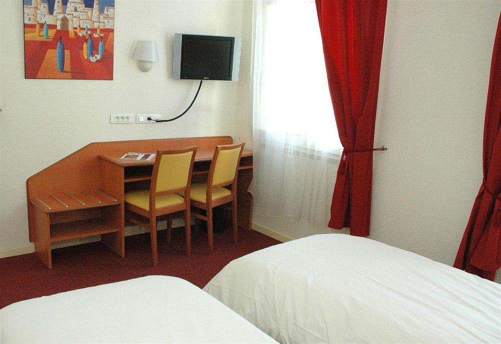 Comfort Hotel Cecil Metz Gare Bagian luar foto