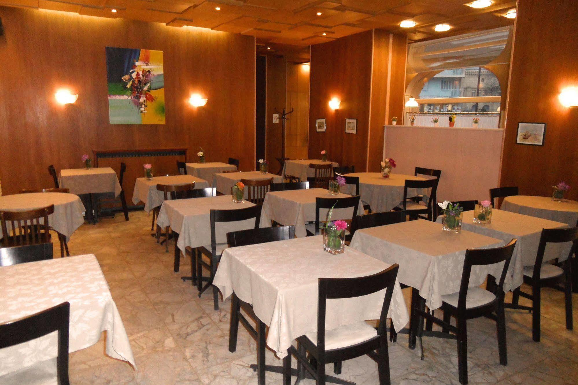 Comfort Hotel Cecil Metz Gare Bagian luar foto