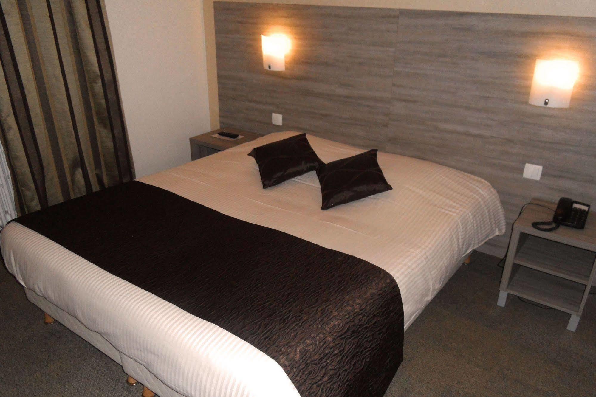 Comfort Hotel Cecil Metz Gare Bagian luar foto