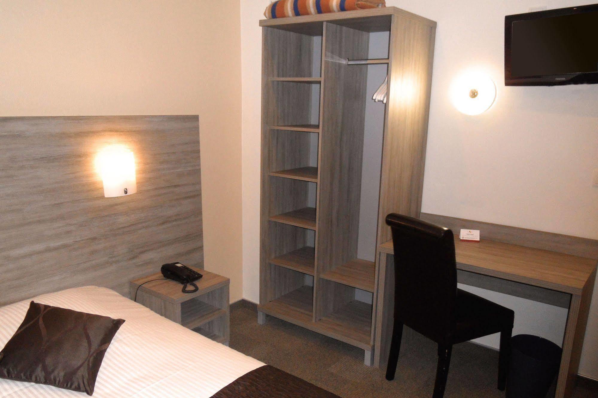 Comfort Hotel Cecil Metz Gare Bagian luar foto